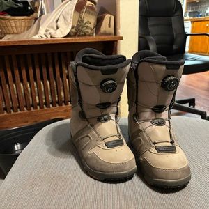 Women’s Flow snowboard boots
